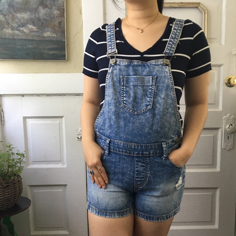 🌼Distressed Denim short overalls